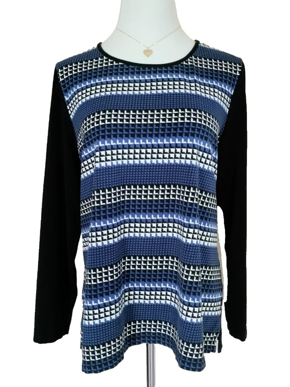 D&Co Geometric Print Knit Tee Top L Blue Black Multi Contrast Sleeves Round Neck